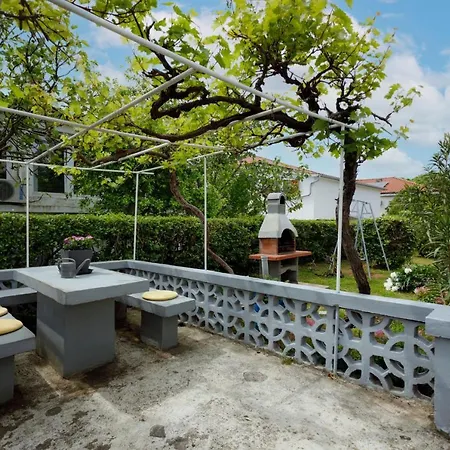 Adrijana 2 Apartment *